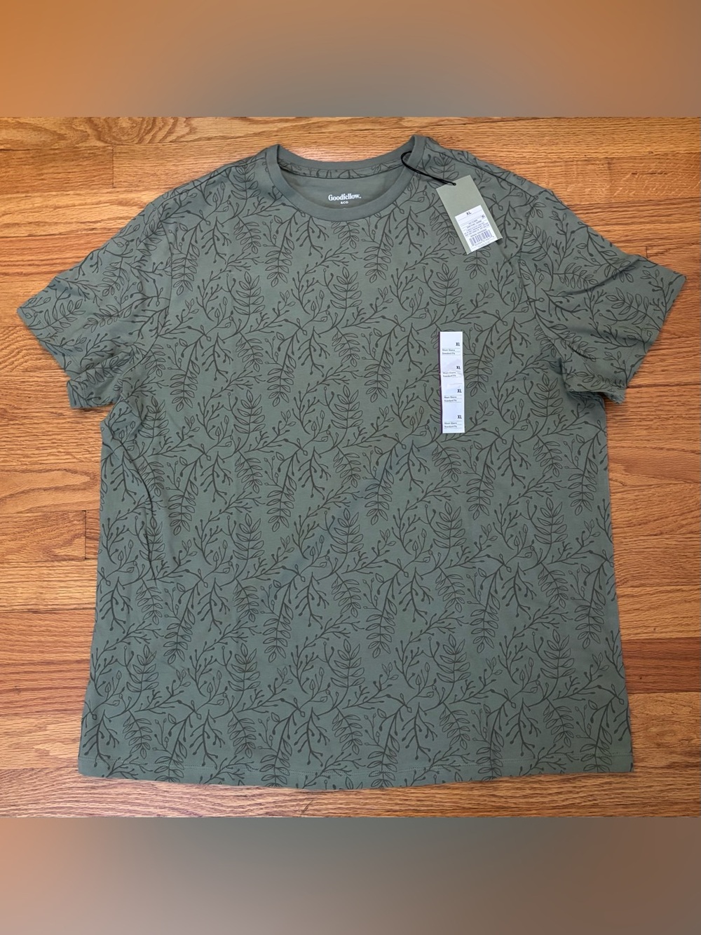 Goodfellow & Co Tee Men's XL Sage Green Leaf Print T-Shirt Standard Fit New